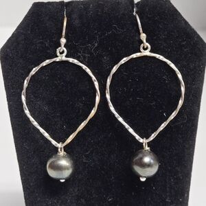 Silvertone Twisted Wire Hoop Earrings w/ Black FW Pearls 2"X1", Pearls 9mm